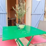 En Provence Avec Terrasse Dans Le Village Villa *