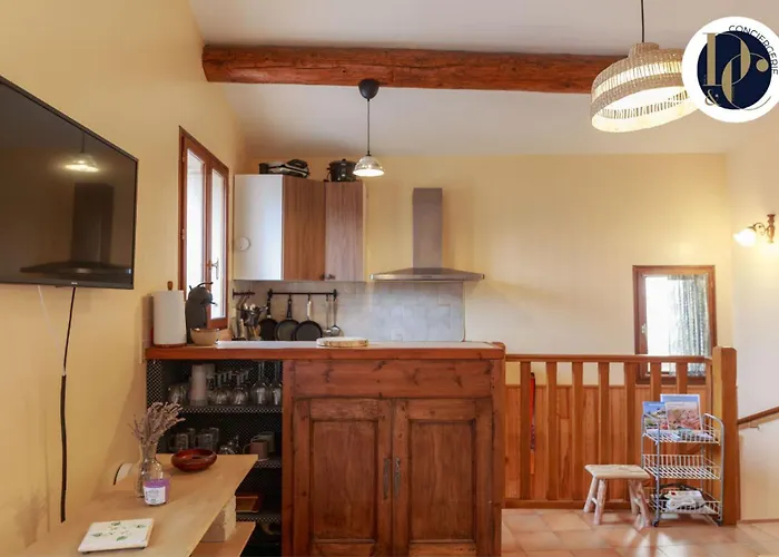 En Provence Avec Terrasse Dans Le Village Villa Gréoux-les-Bains