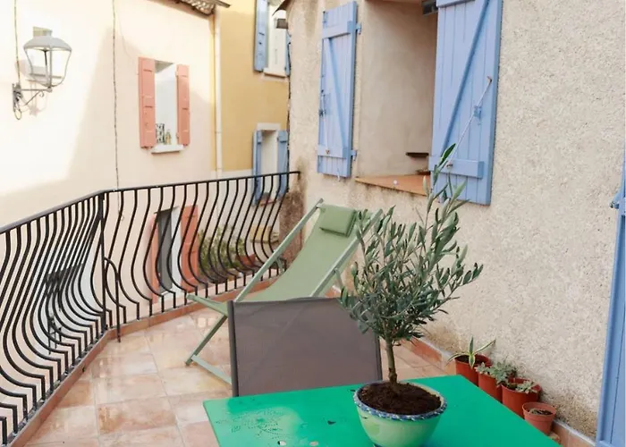 En Provence Avec Terrasse Dans Le Village Villa Gréoux-les-Bains